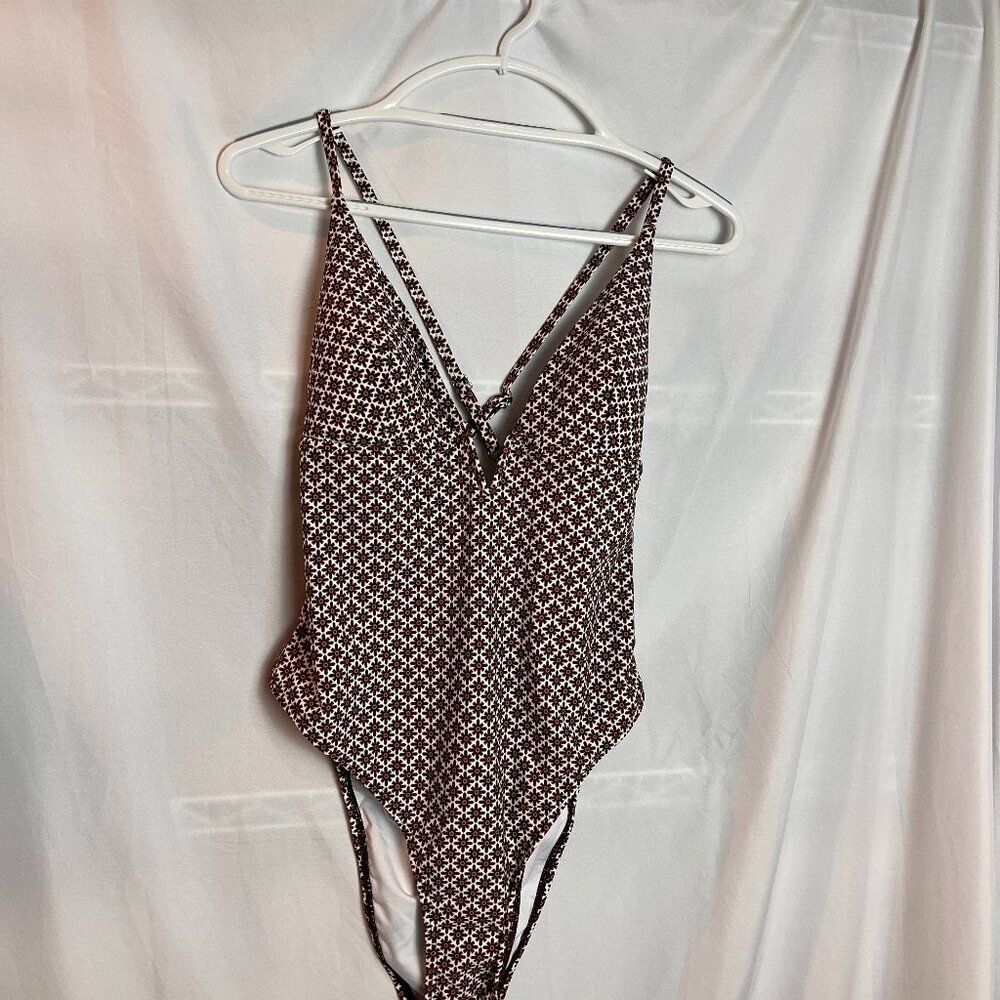 Women's 1 pc Cupshe Swimsuit Size L, NWT